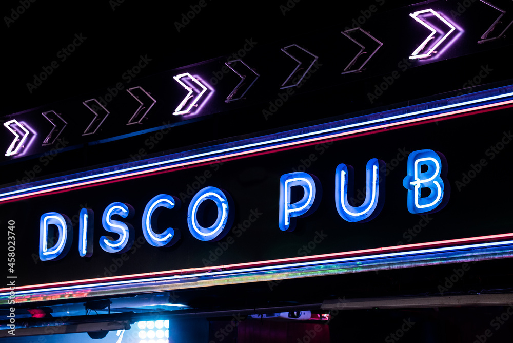 Obraz premium Illuminated red signboard of Disco pub