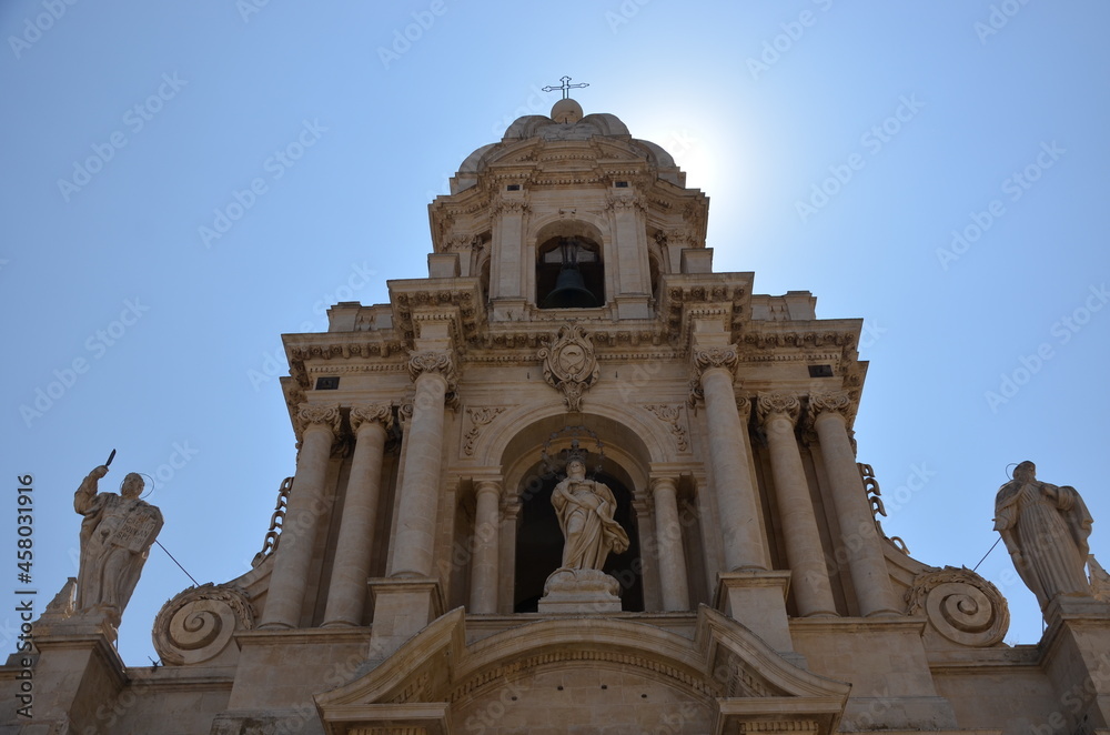 Some photos from the beautiful city of Ragusa Ibla, in Ragusa, pearl of the Val di Noto in Sicily. Taken during the summer of 2021.