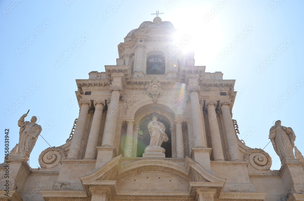 Some photos from the beautiful city of Ragusa Ibla, in Ragusa, pearl of the Val di Noto in Sicily. Taken during the summer of 2021.