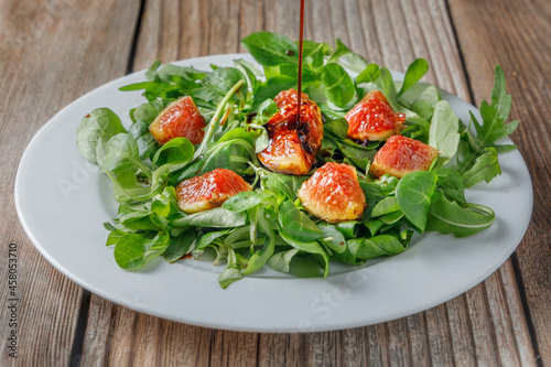 Healthy fig salad with lamb's lettuce and arugula and other vegetables.