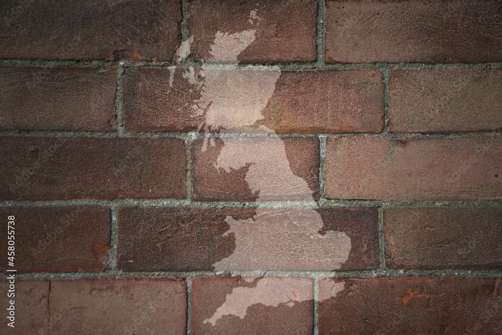 Obraz premium map of great britain on a old brick wall