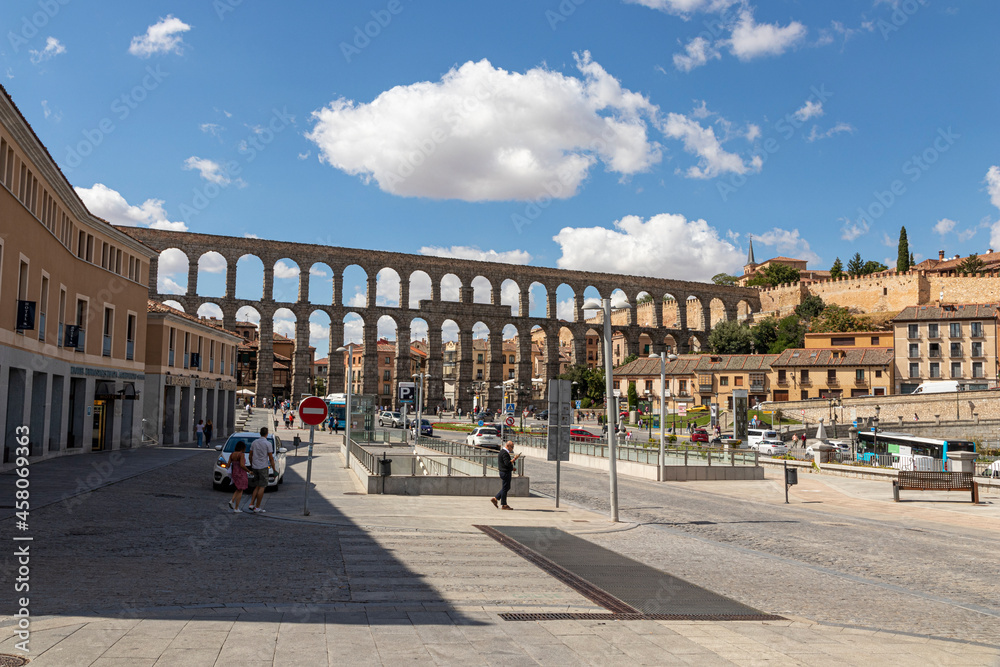 Fototapeta premium Segovia, Spain. The Acueducto de Segovia, a Roman aqueduct or water bridge built in the 1st century AD