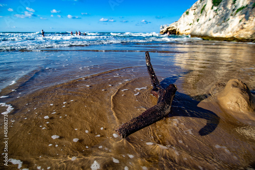Puglia - Mare -spiaggia - schiuma - onde