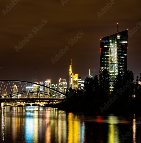 Skyline bei Nacht