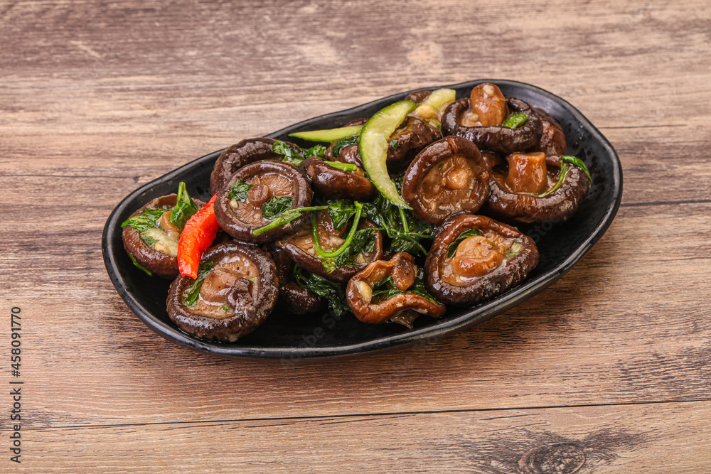 Marinated shiitake mushrooms with herbs Marinated shiitake mushrooms with herbs