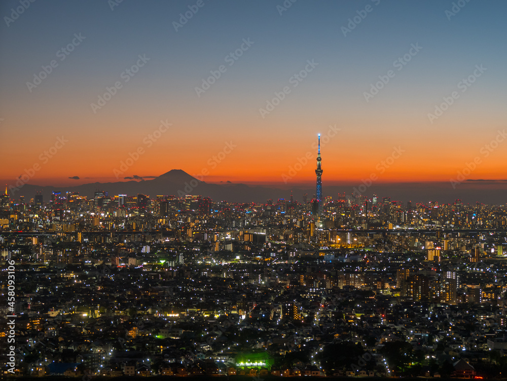 市川市の150m展望台からの東京都心、富士山、スカイツリーの夜景
