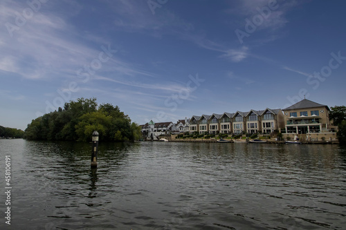 The River Thames making its way through the town of Maidenhead in Berkshire, UK © Rob