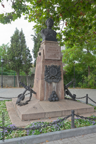 Monument to the sailor Cat Peter Markovich on Heroes of Sevastopol street in the city of Sevastopol, Crimea photo