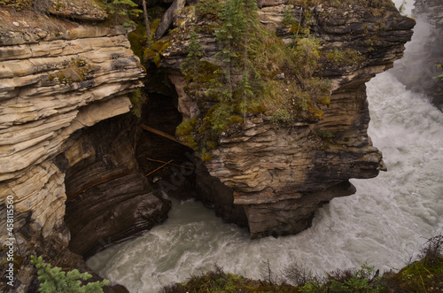 Fototapeta Naklejka Na Ścianę i Meble -  The Rushing Waters of Athabasca Falls, Jasper AB