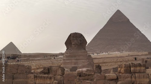 great sphinx of giza pyramid of khafre and menkaure cairo egypt 