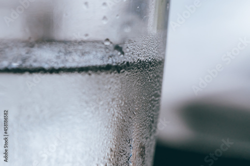 水滴がついたグラス