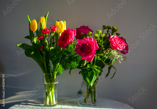 Bukiety kwiatów, urodziny, tulipany, róże, zieleń