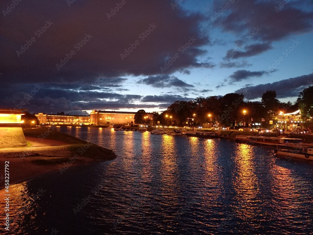 Saint-Petersburg at night