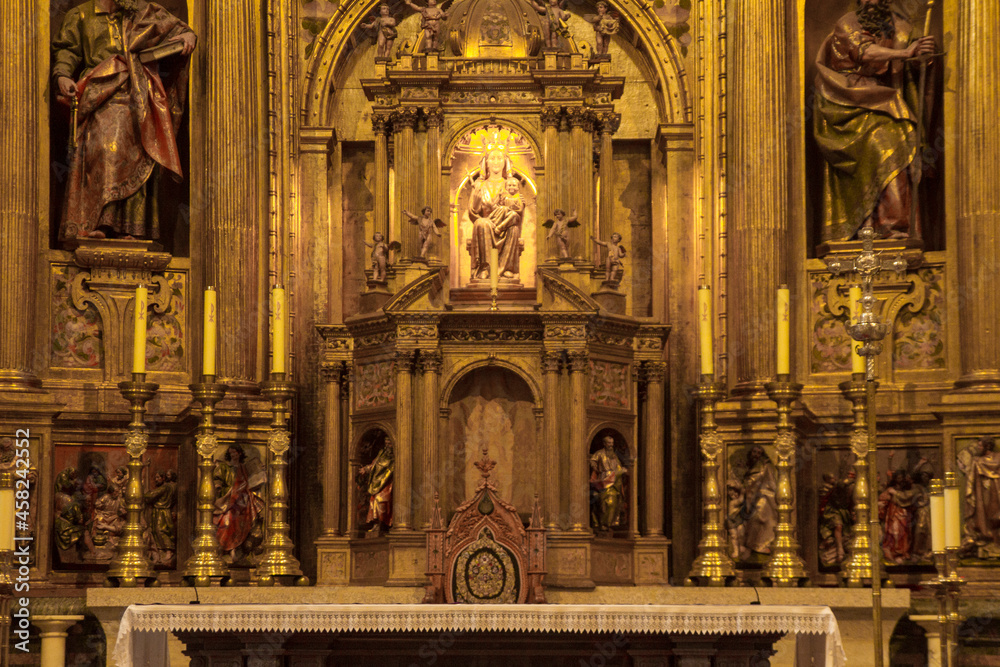 Obraz premium Catedral Vieja y Catedral Nueva o de Santa Maria en el pueblo de Plasencia, provincia de Caceres, comunidad autonoma de Extremadura, pais de España o Spain