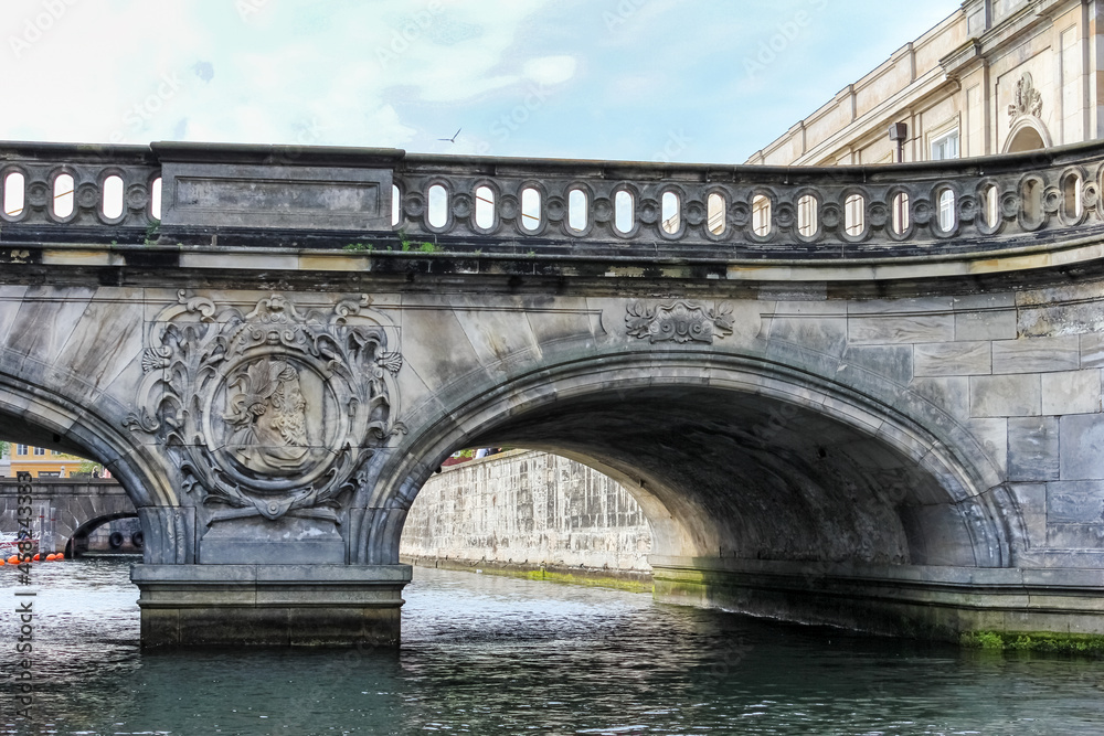Obraz premium Marmorbroen (The Marble Bridge), over Frederiksholms Canal - Copenhagen, Denmark