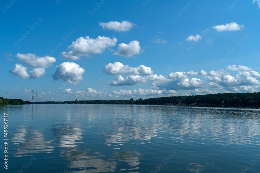 Река Волга в окрестностях Конаково.