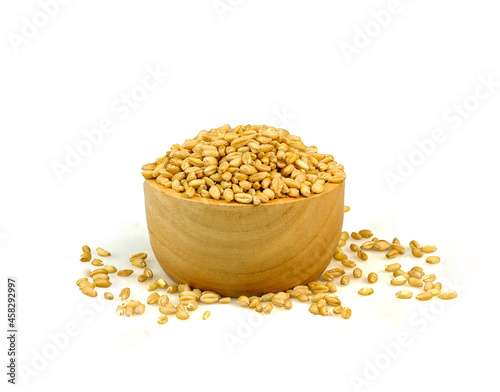 Lee grains on a wooden cup white background, use for editing, make advertisements, flyers, posters