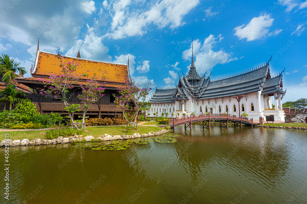 Naklejka premium ancient Thai house,floating market in historical park Ancient City, Bangkok, Thailand
