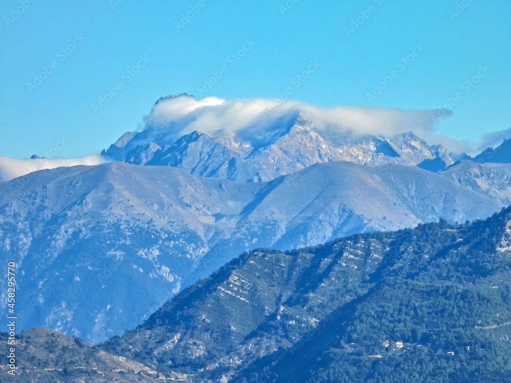 Obraz premium Paysage de montagne dans le Sud de la France