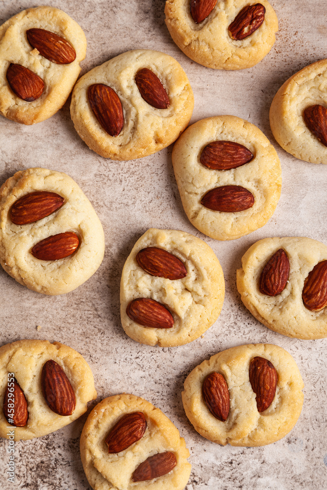 Cookies with almonds.
