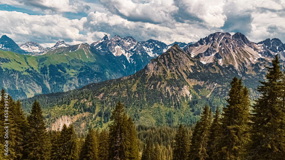 Obraz premium Beautiful alpine summer view at the famous Fellhorn summit near Oberstdorf, Bavaria, Germany