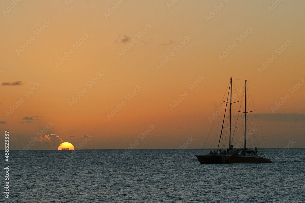 Sonnenuntergang am karibischen Meer