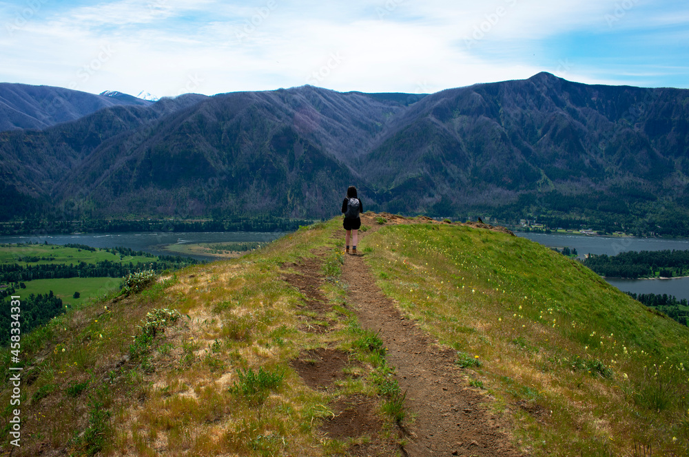 Summer Hike Along the Columbia River Gorge