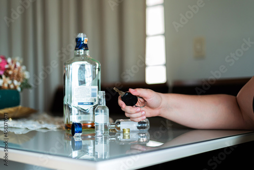 Wallpaper Mural whisky, bedida, carro, alcoolismo, chave de carro, beber, digirir, embiaguês Torontodigital.ca