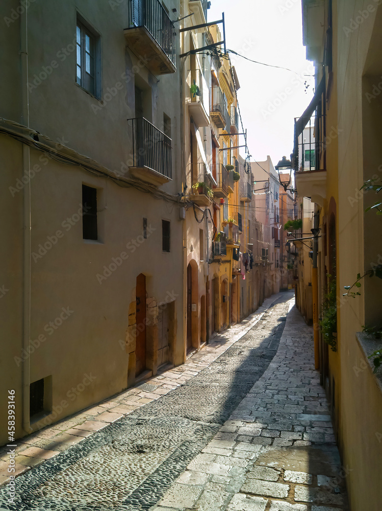 Fototapeta premium Street in the old town of Tarragona 