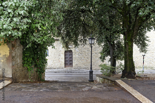 Placette dans une ville de Toscane en Italie