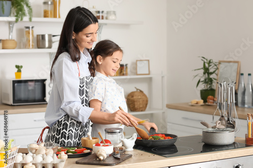 Young mother and daughter c...