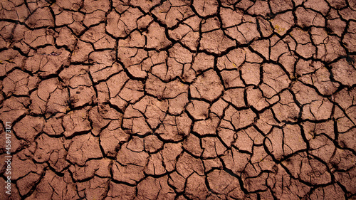 Trockener und rissiger Boden - Klimawandel Hintergrund photo