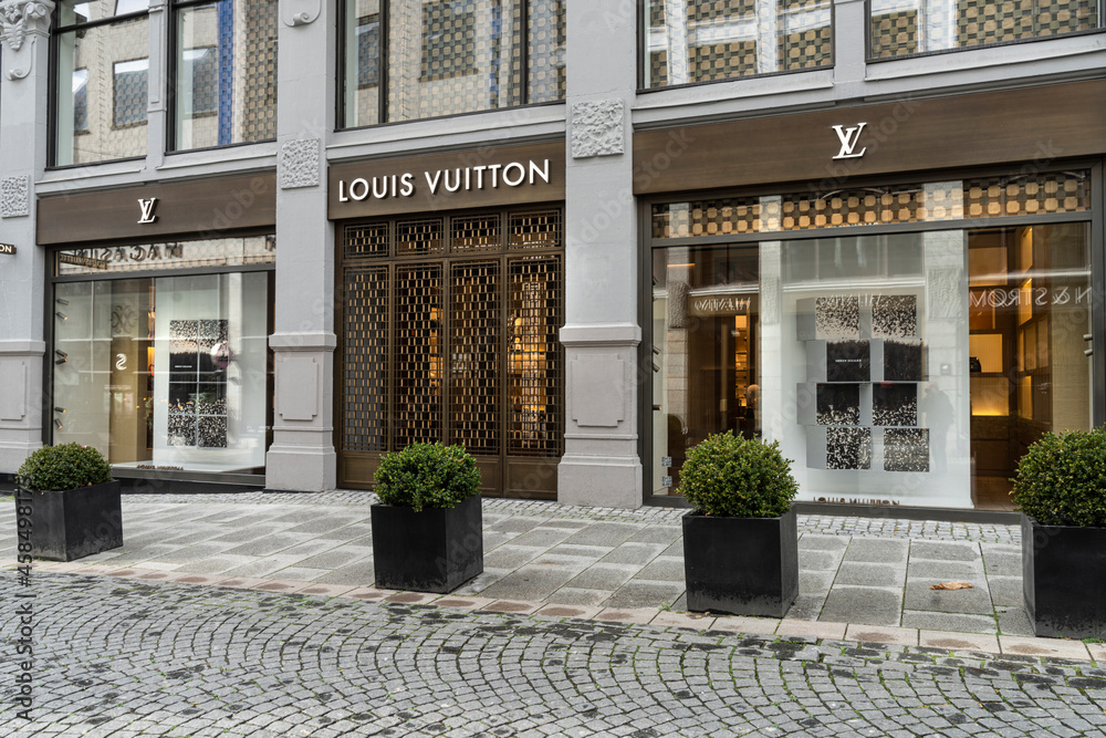 Top 10 Louis Vuittons 2023 Global Ambassadors  Marketing Mind