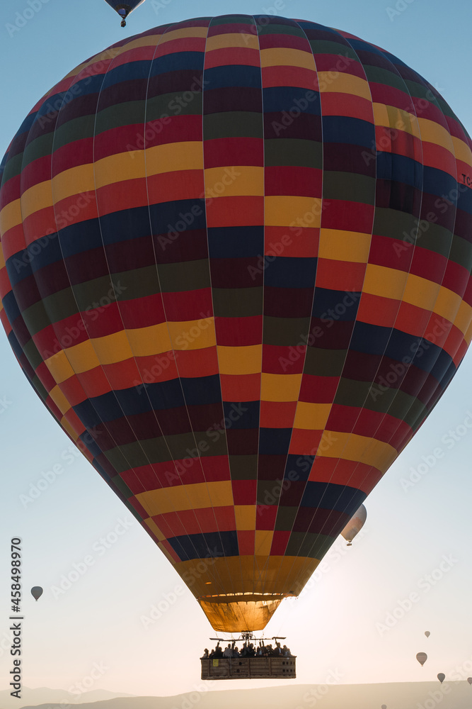 Fototapeta premium hot air ballon near