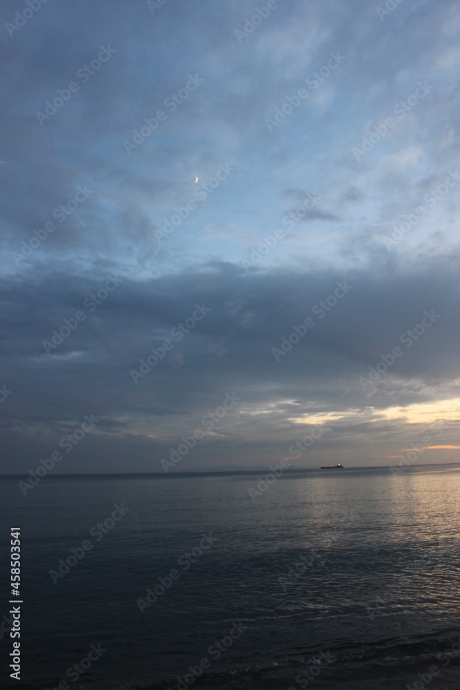 瀬戸内海 虹ヶ浜海水浴場の空と海 山口県光市の風景 瀬戸内海 虹ヶ浜海水浴場の空と海 山口県光市の風景