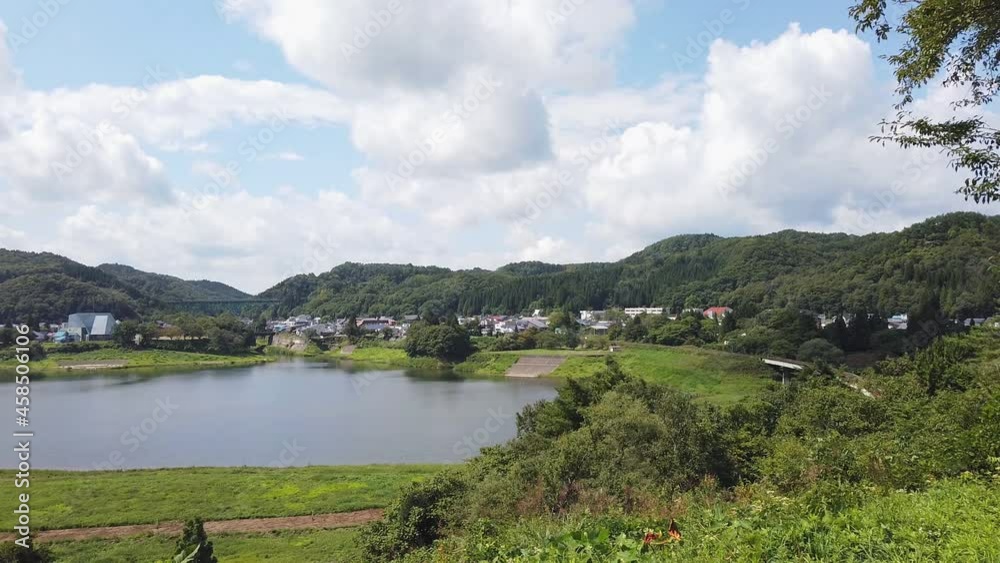 夏の錦秋湖と西和賀町の街並み 夏の錦秋湖と西和賀町の街並み
