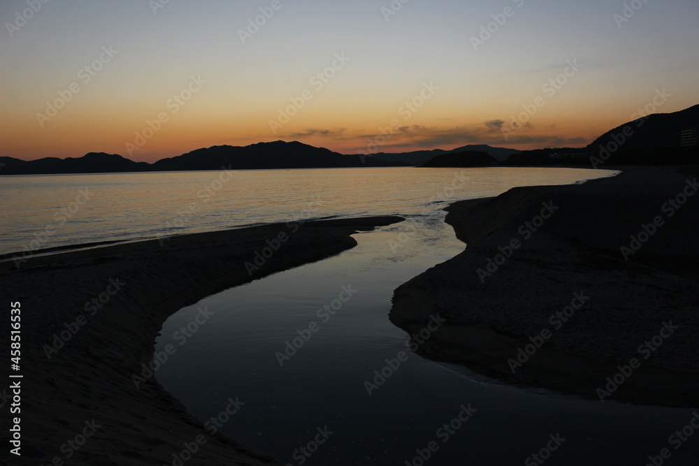 瀬戸内海　虹ヶ浜海水浴場の空と海　山口県光市の風景