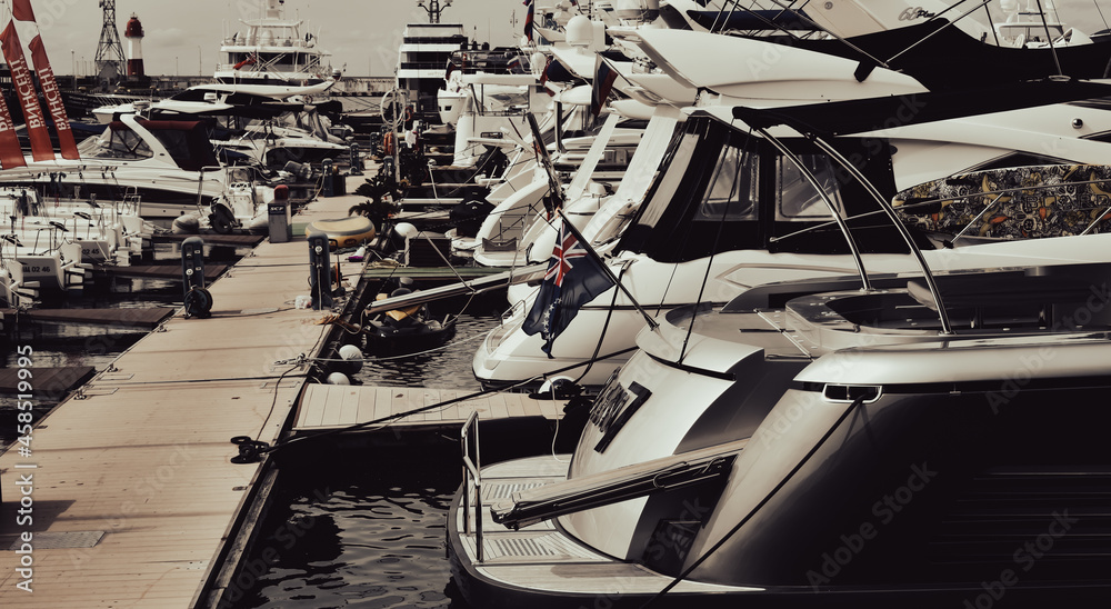 Fototapeta premium boats in the harbor