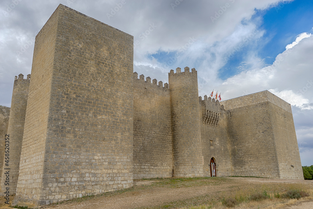 castillo de montealegre de los campos en la provincia de castilla león, España