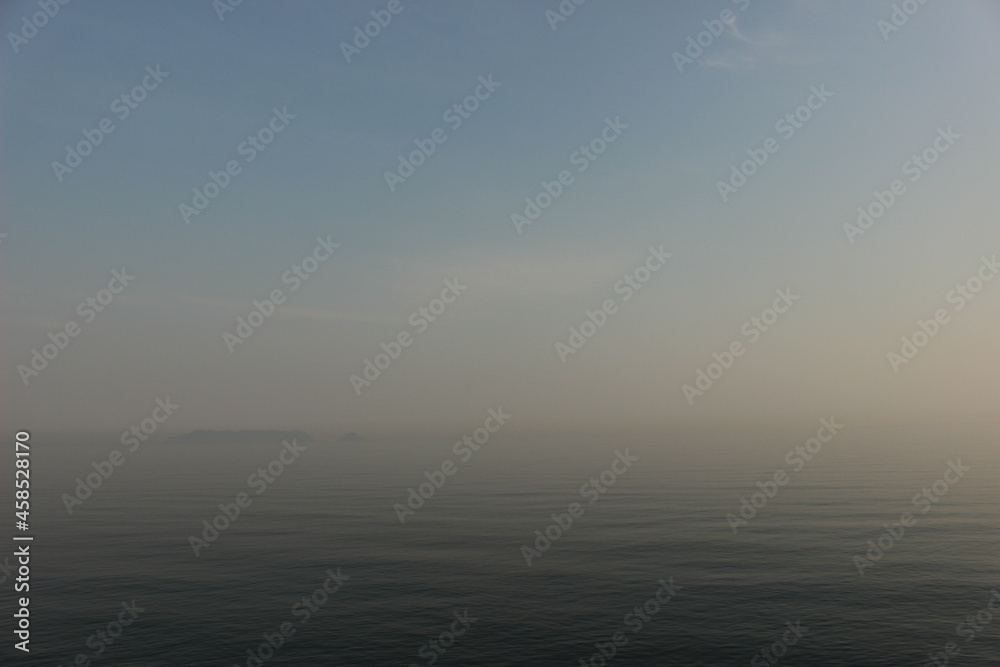 瀬戸内海　虹ヶ浜海水浴場の空と海　山口県光市の風景