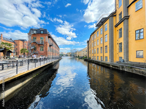 Obraz na płótnie Blick über den Fluss Motala Ström auf die Altstadt von Norrköping, Schweden w salonie