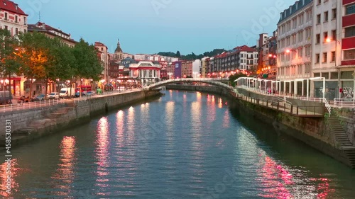  Ría de Bilbao a su paso por el casco viejo al anochecer
 photo