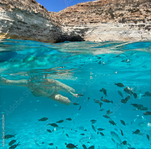 ragazza fa snorkeling nel mare di lampedusa photo