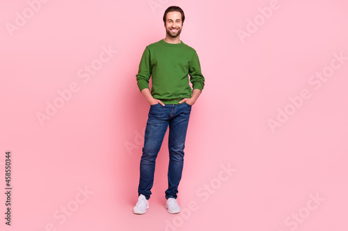 Full body photo of satisfied friendly people put hands in pockets toothy smile isolated on pink color background