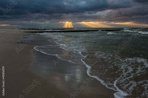 Morze Bałtyckie zachód słońca plaża chmury