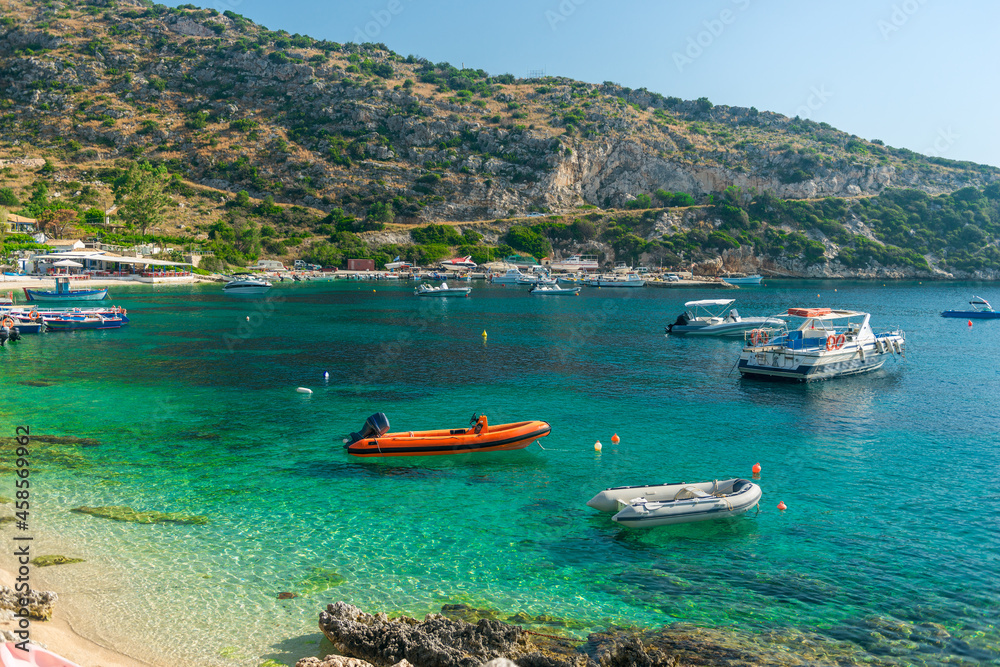 Obraz premium boats sway on the turquoise waves of the Ionian sea of Greece in sunny weather