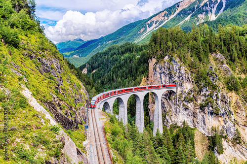 Landwasserviadukt mit Zug in Graubünden, Schweiz photo