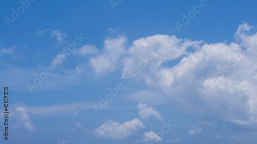 Fototapeta Naklejka Na Ścianę i Meble -  Cumulus clouds with blue sky on a sunny day of summer. Beautiful cloudscape