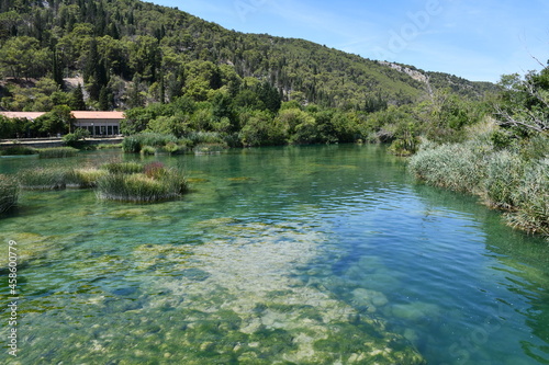 Visite du Parc National de Krka, près de Split. Cours d'eau, Cascade, promenade dans les bois et dans la nature.