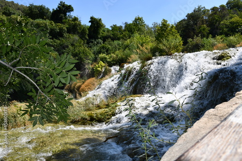 Visite du Parc National de Krka, près de Split. Cours d'eau, Cascade, promenade dans les bois et dans la nature.